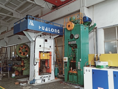 壓磚機在輕質(zhì)耐火磚中的應(yīng)用