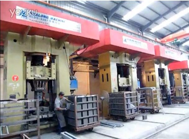 數(shù)控壓力機(jī)使用現(xiàn)場 中本耐材車間運行視頻